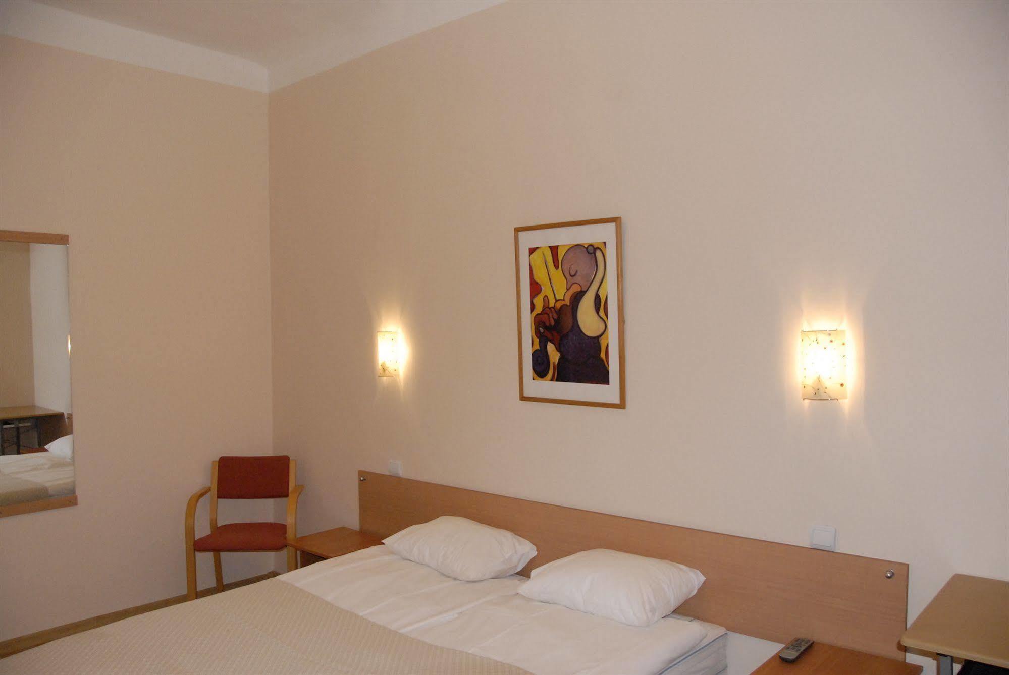 Hotel Knights Court Riga Exterior foto