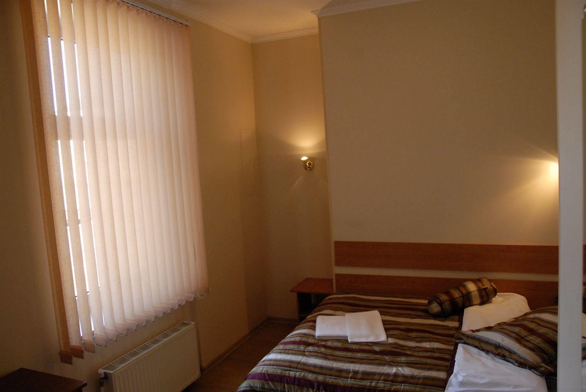 Hotel Knights Court Riga Exterior foto
