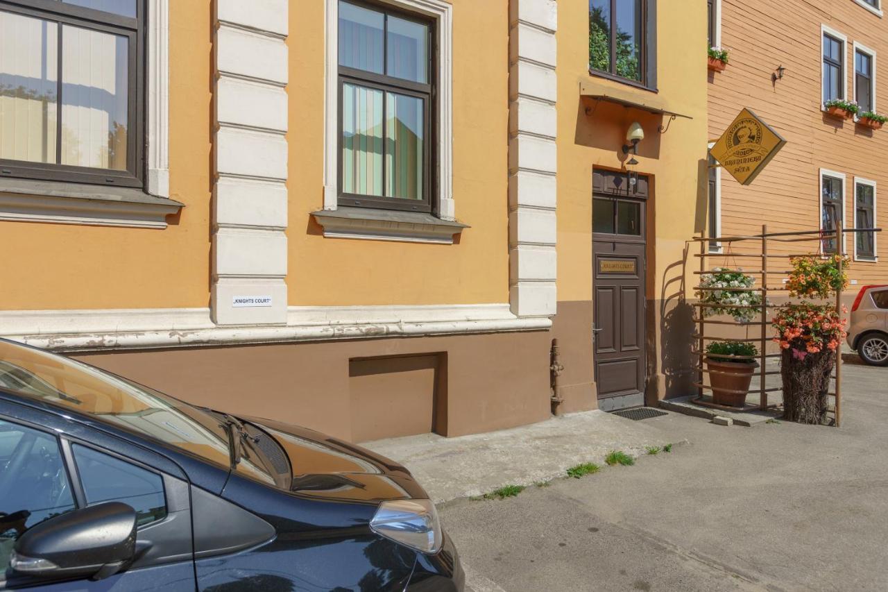 Hotel Knights Court Riga Exterior foto